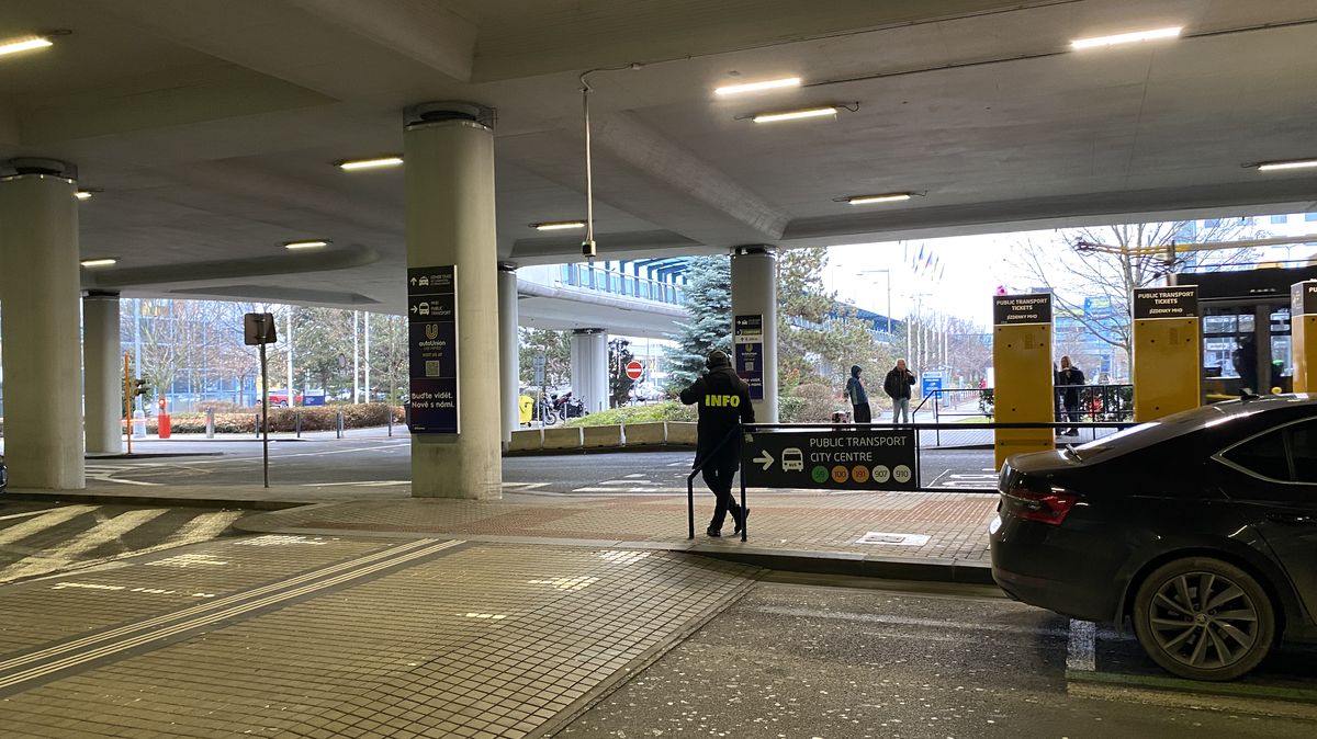 Letiště má problém s falešnými taxikáři. Za odvoz chtějí i třikrát tolik
